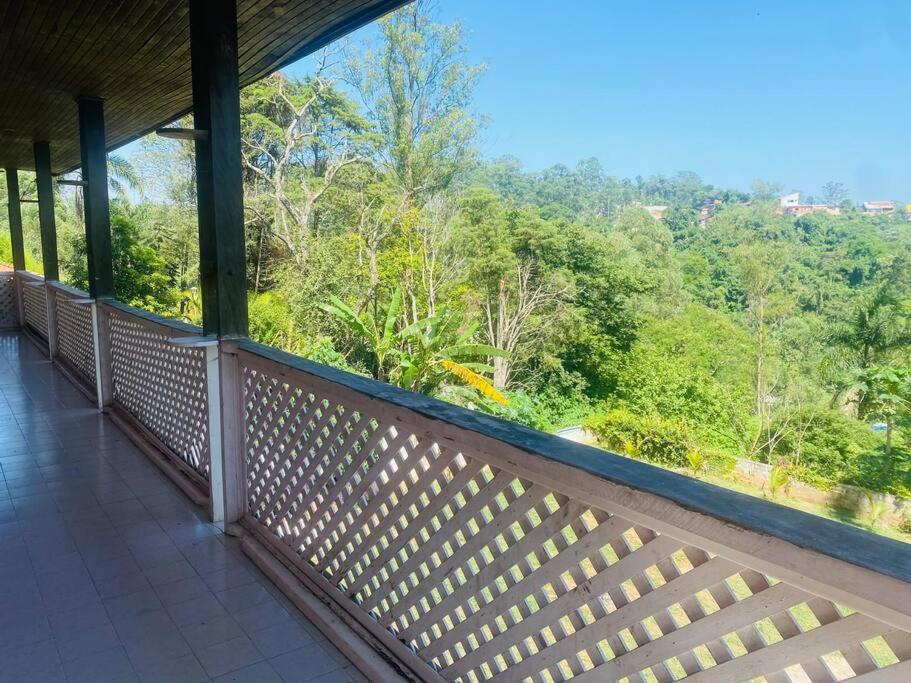 Chácara com Piscina e Amplo Quintal