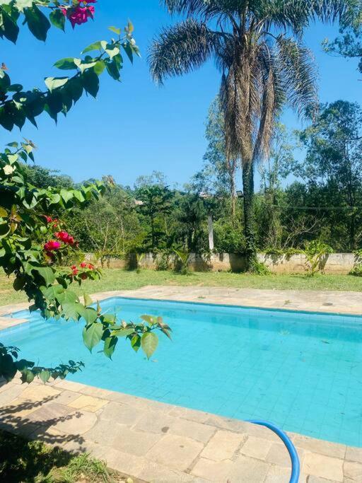 Chácara com Piscina e Amplo Quintal