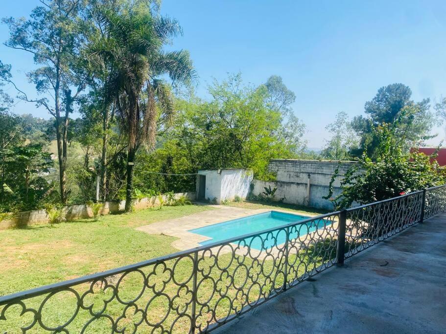 Chácara com Piscina e Amplo Quintal