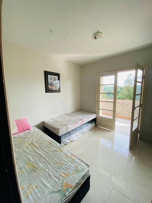 Chácara com Piscina e Amplo Quintal