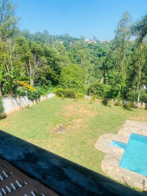 Chácara com Piscina e Amplo Quintal
