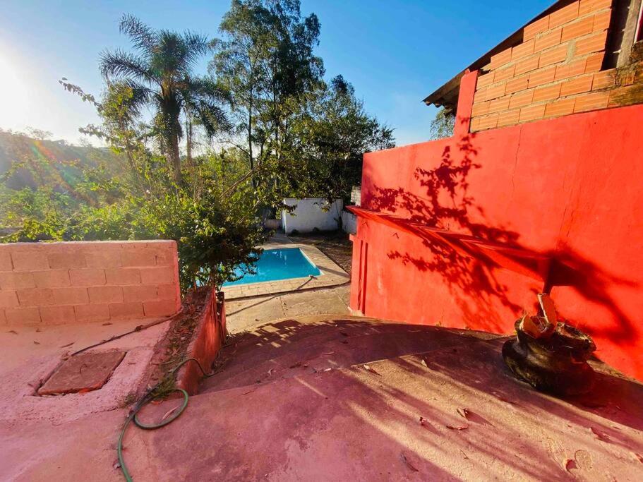 Chácara com Piscina e Amplo Quintal