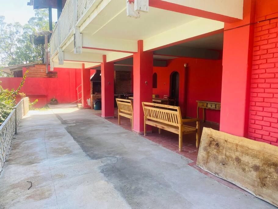 Chácara com Piscina e Amplo Quintal