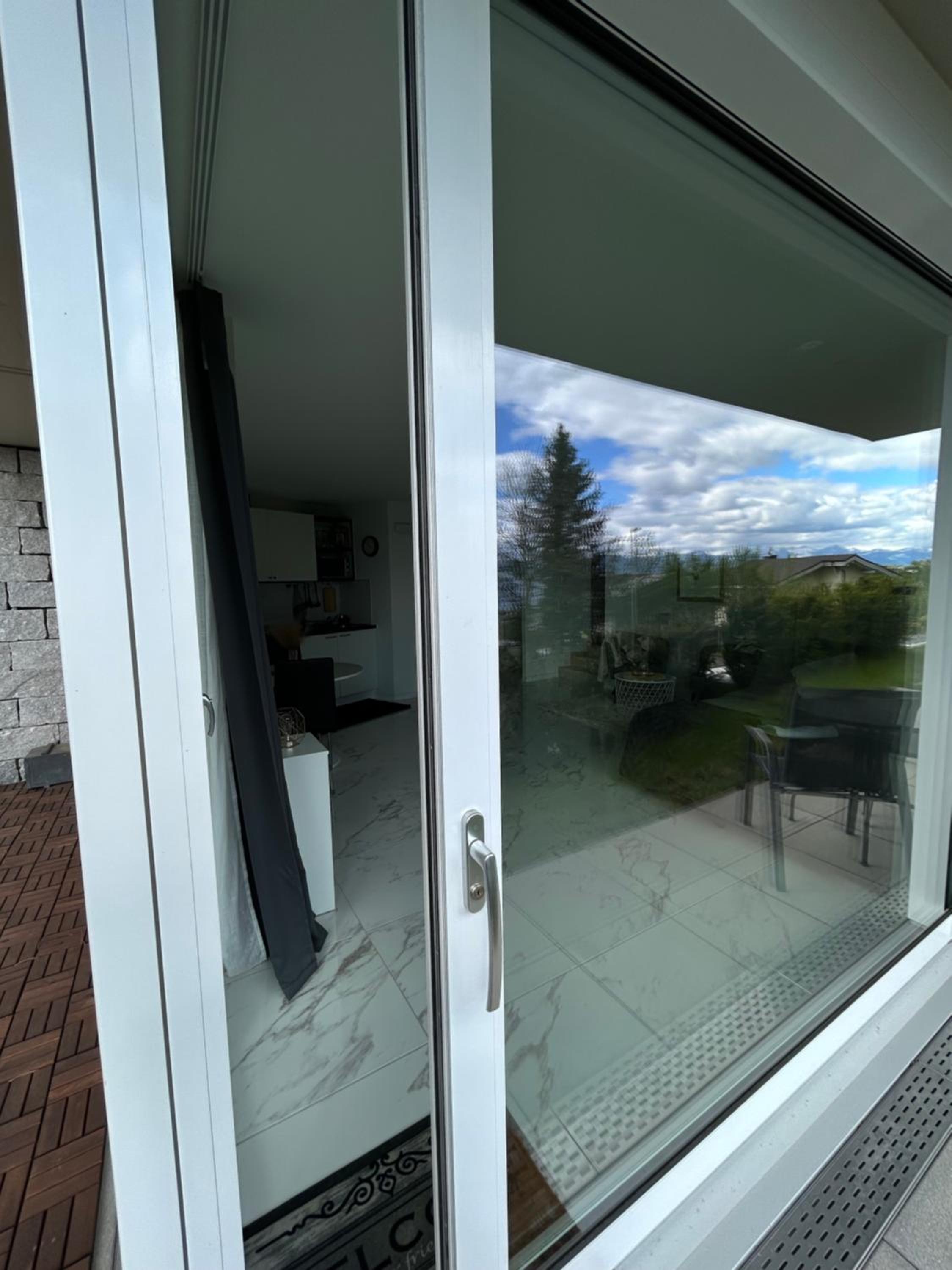 Modern Studio with Lake View near Zurich