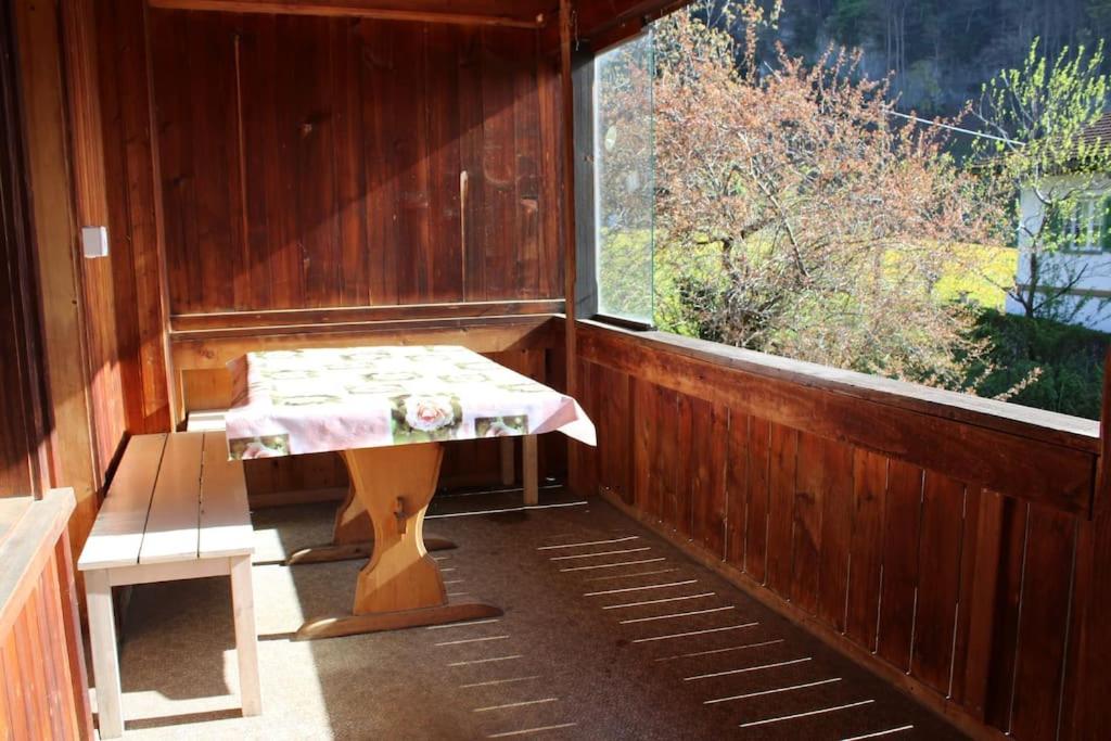 Family-friendly chalet apt with balcony
