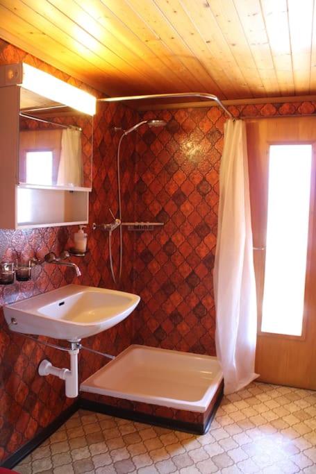 Family-friendly chalet apt with balcony