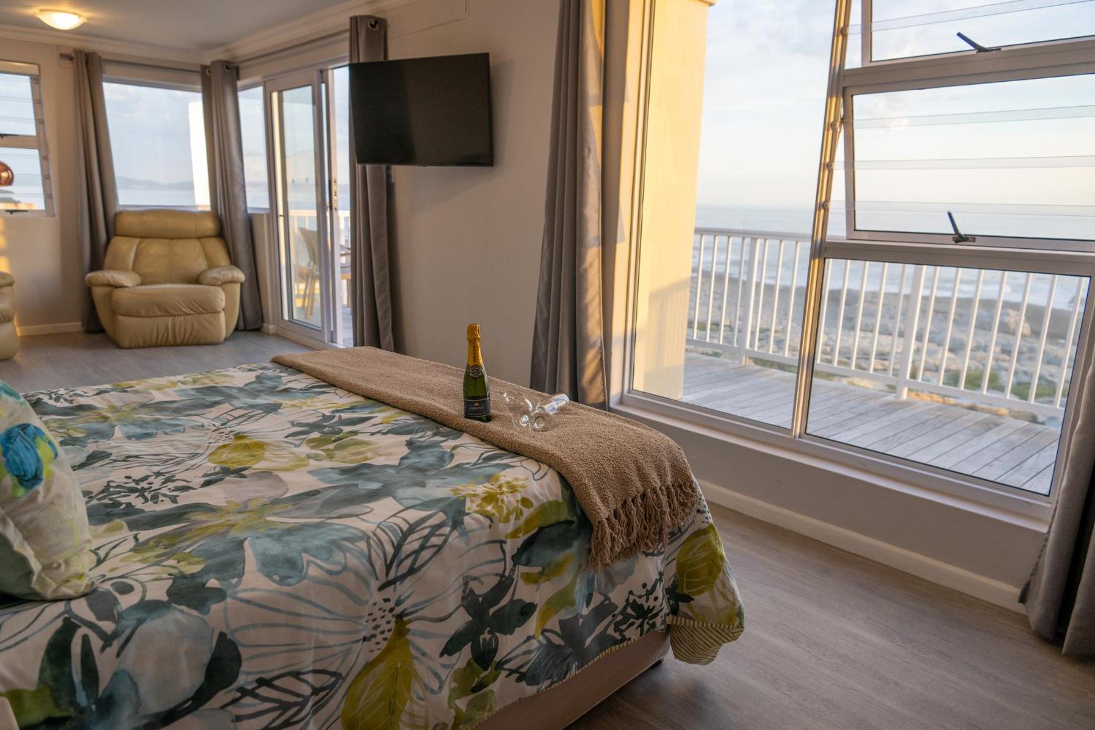 House 12 Beach Club view 3