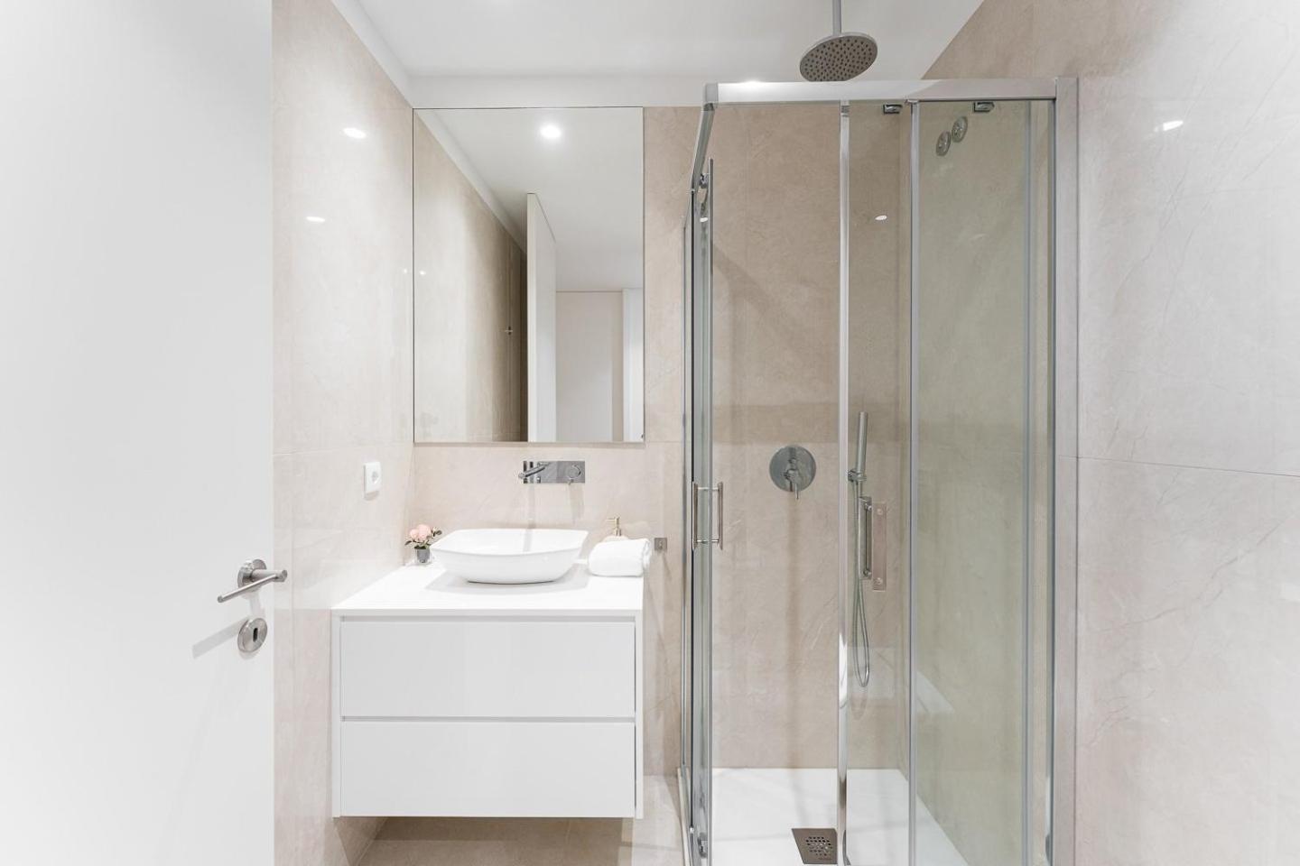 GuestReady - Amazing Modern home near the beach view 2