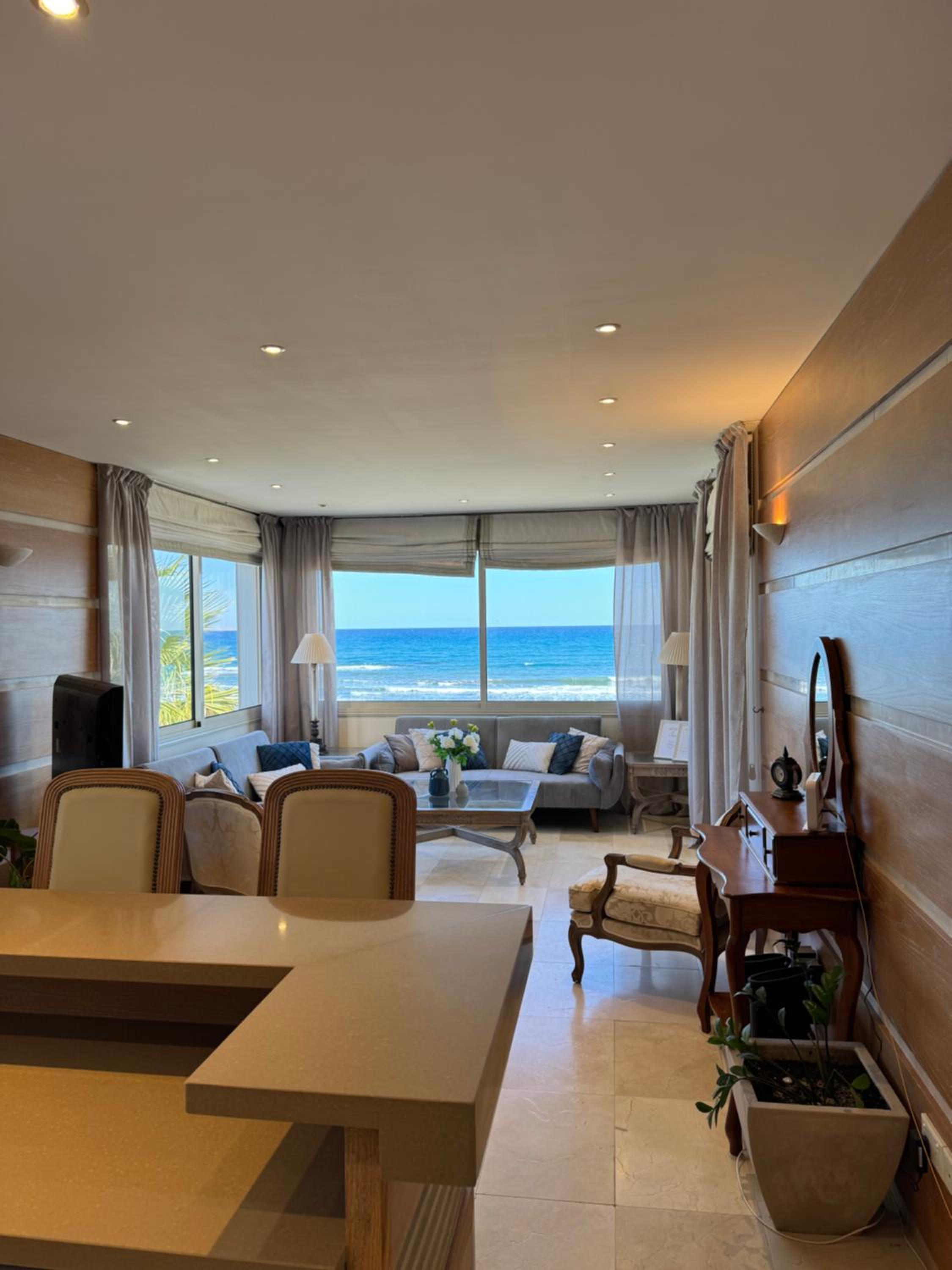 Quattro Beachfront Sea View Ap 4