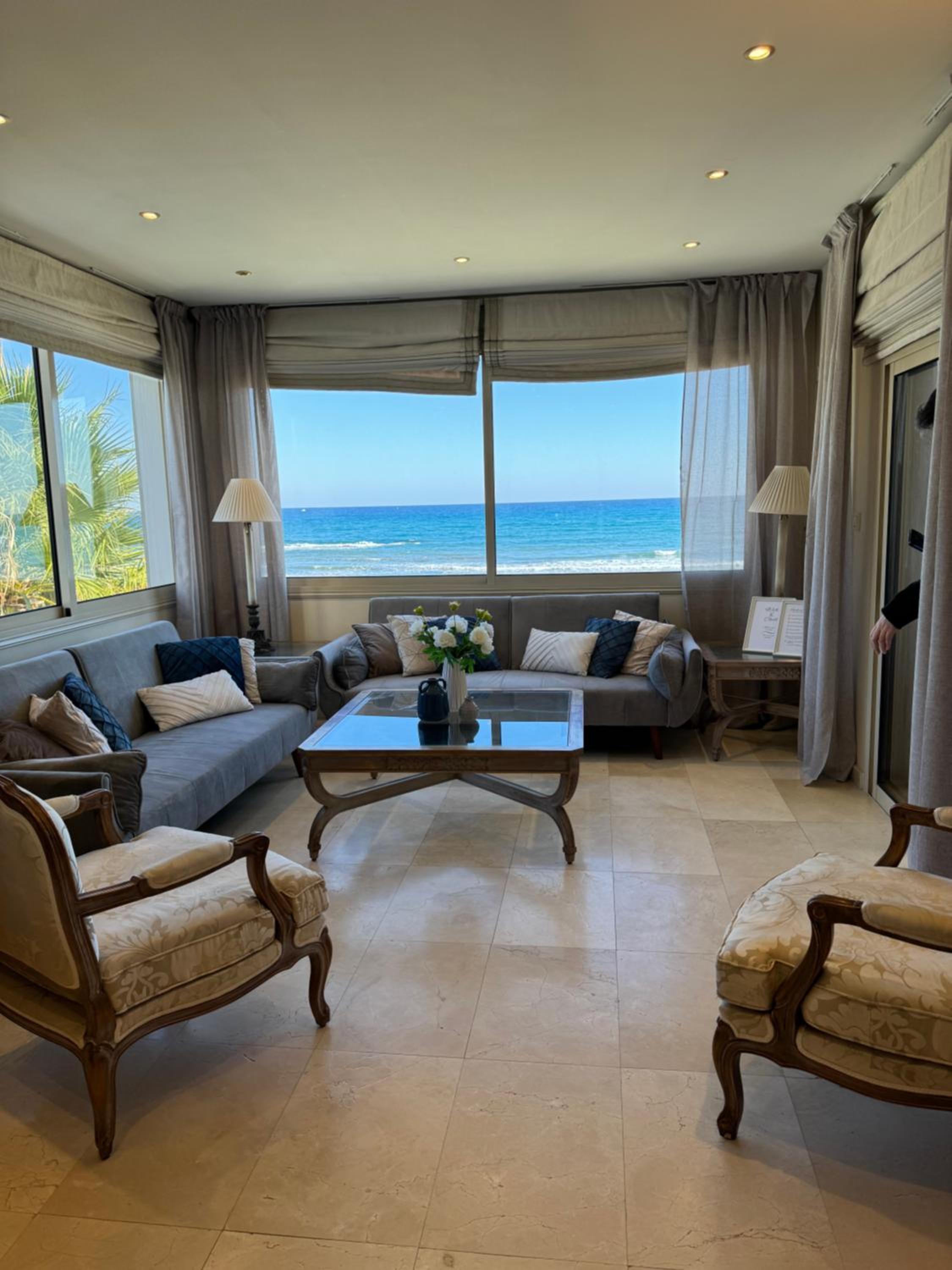 Quattro Beachfront Sea View Ap 4