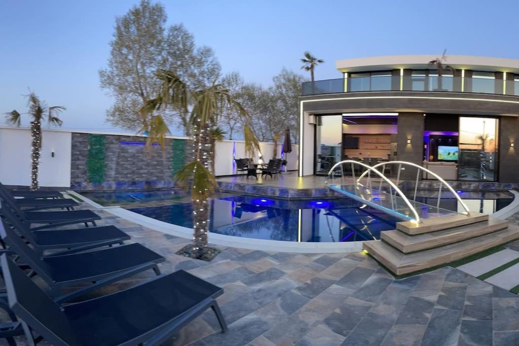 Sueño Luxury Villa