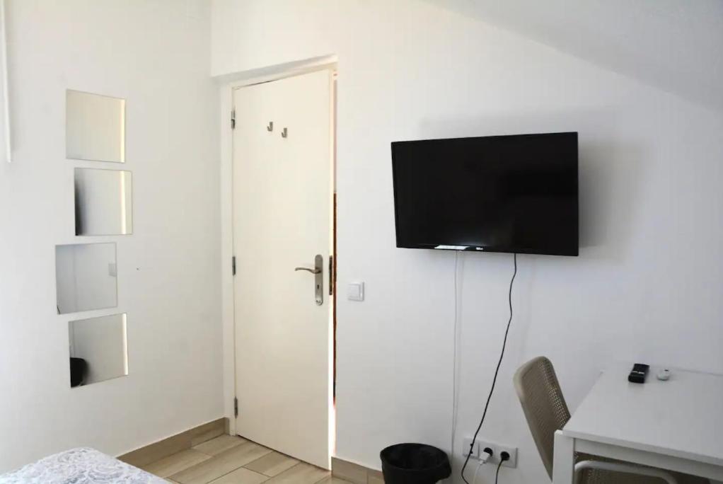Blife Faro Beach Hostel & Rooms view 5