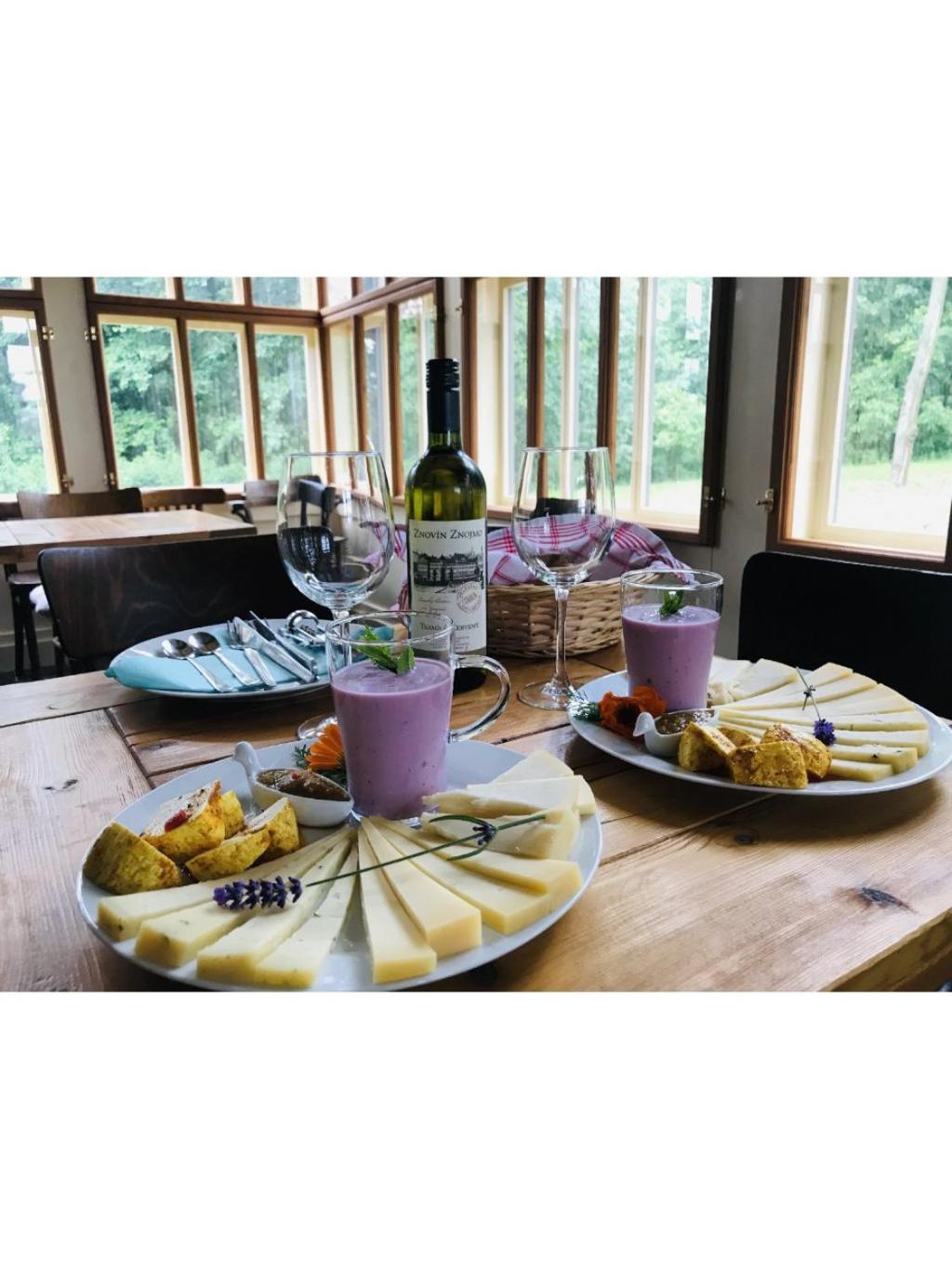 Farma Bláto - Apartmány Sýpka a glamping