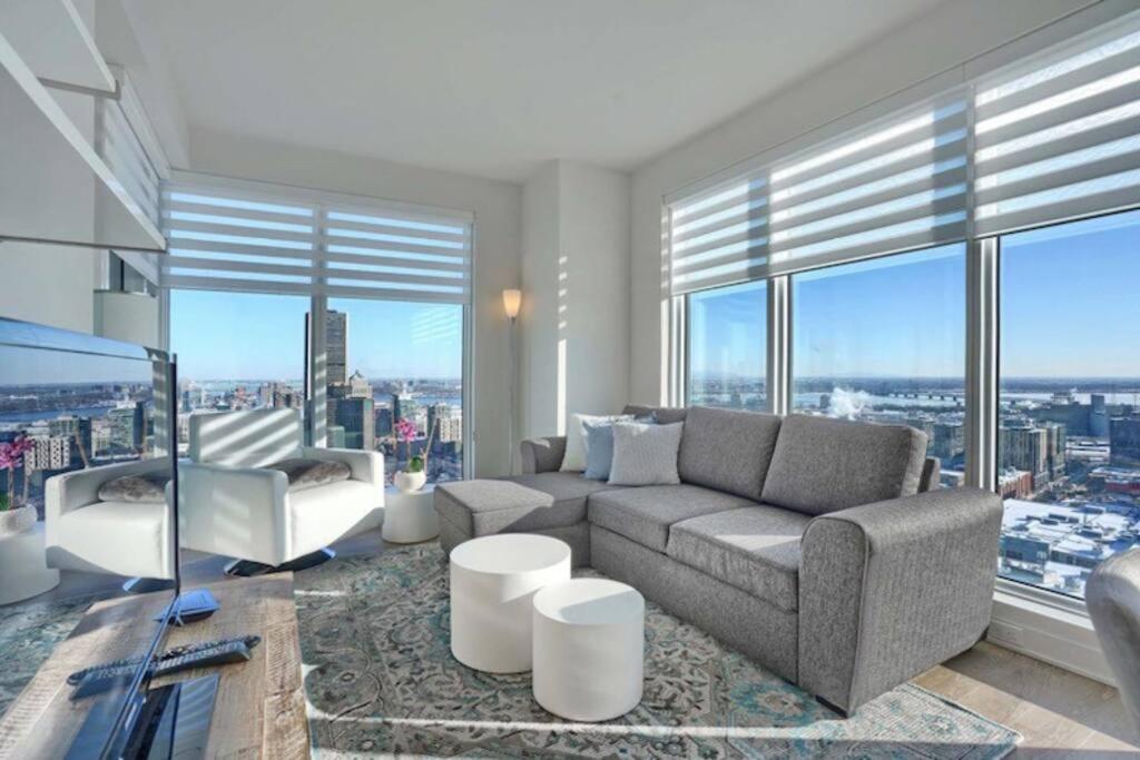 Spectacular Skyline Views - Downtown Montreal - Luxury Condo & Penthouse