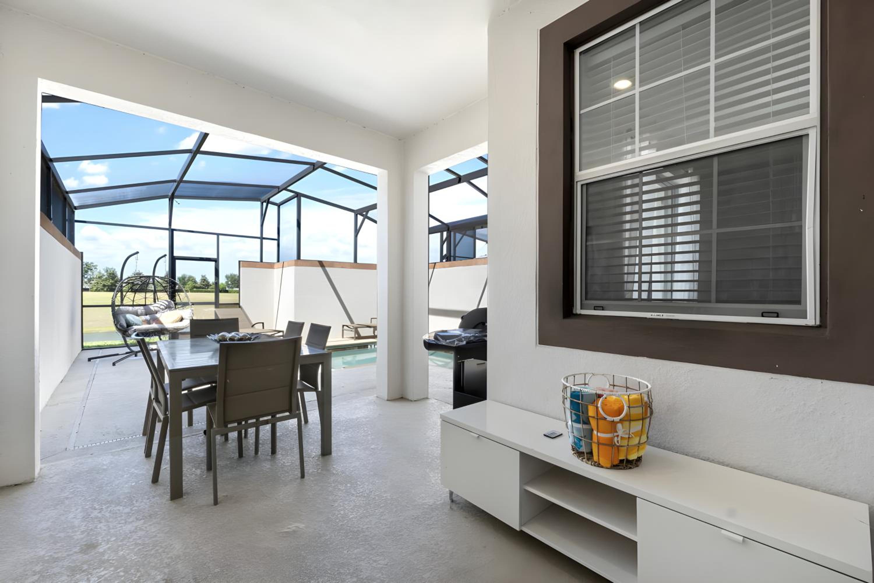 Oasis Amazing 4 Bedroom Pool Home in Resort Comm