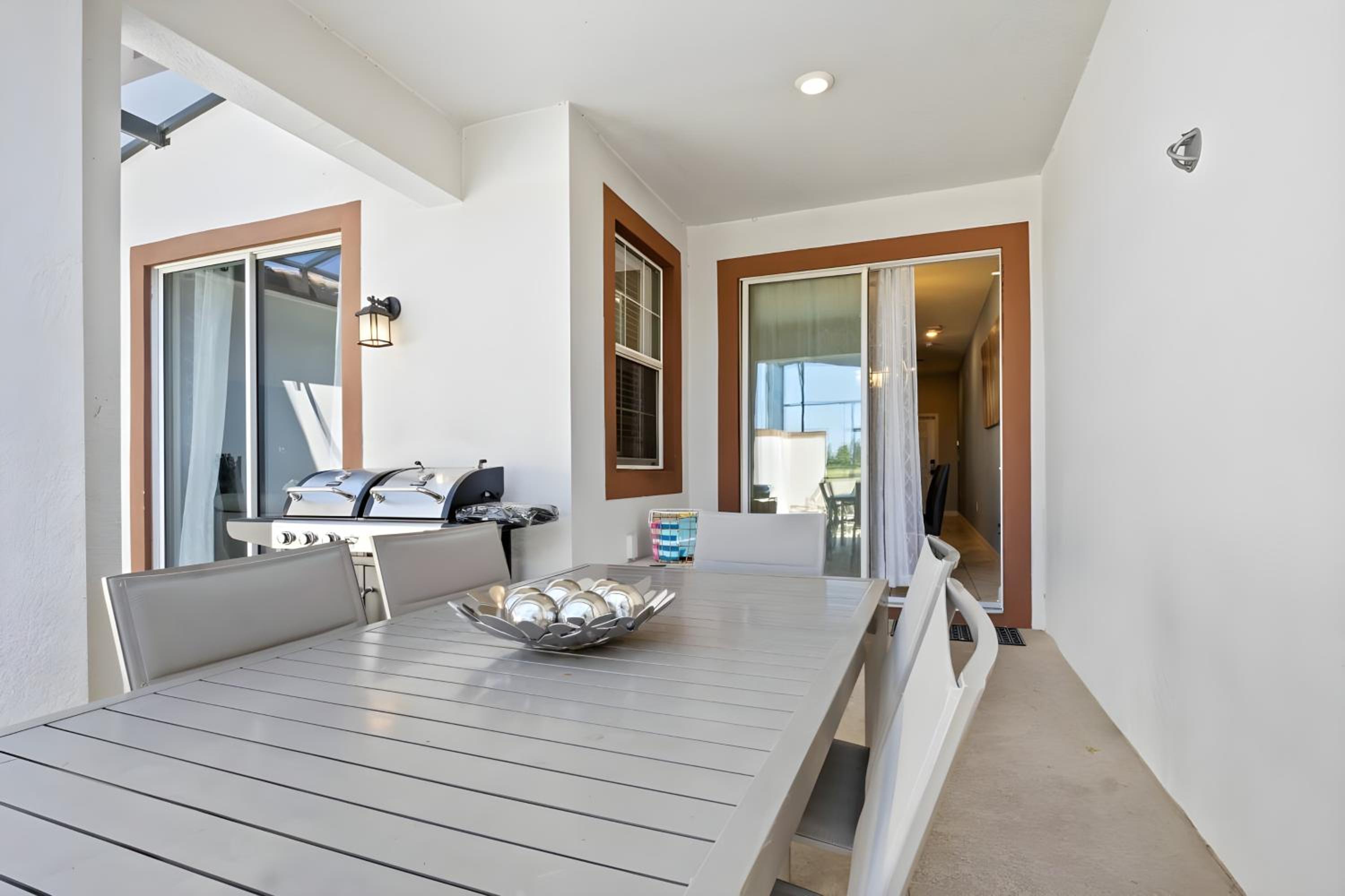 Oasis Amazing 4 Bedroom Pool Home in Resort Comm
