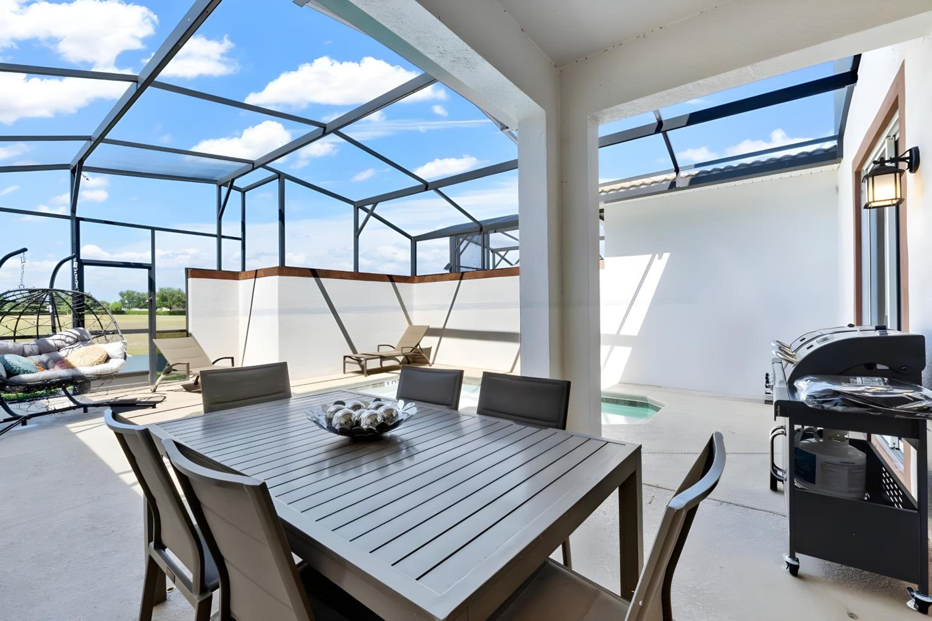 Oasis Amazing 4 Bedroom Pool Home in Resort Comm