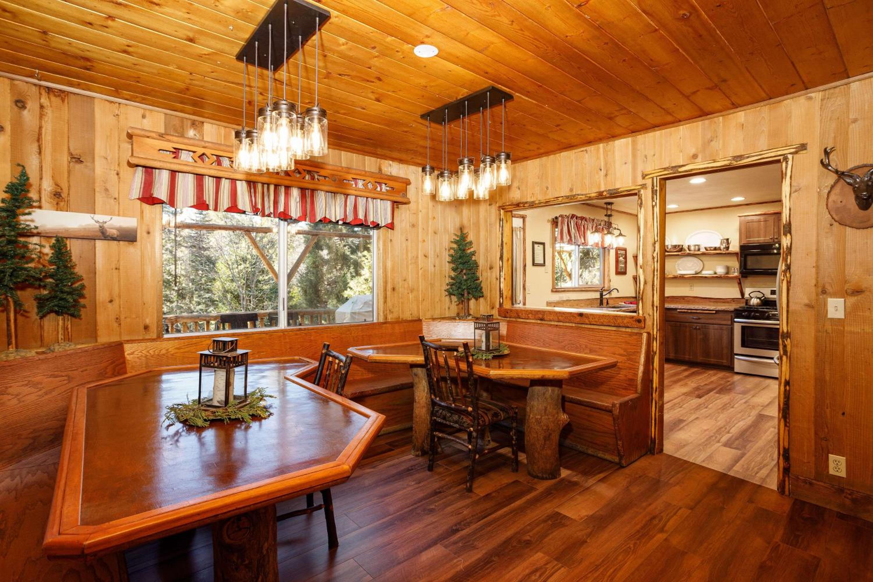 Arrowhead Pine Rose Cabins view 5