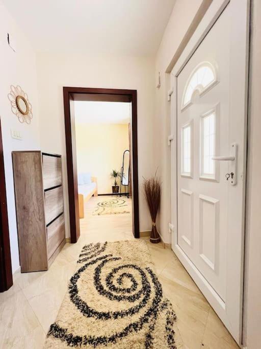 Family condo near the airport and the beach view 4