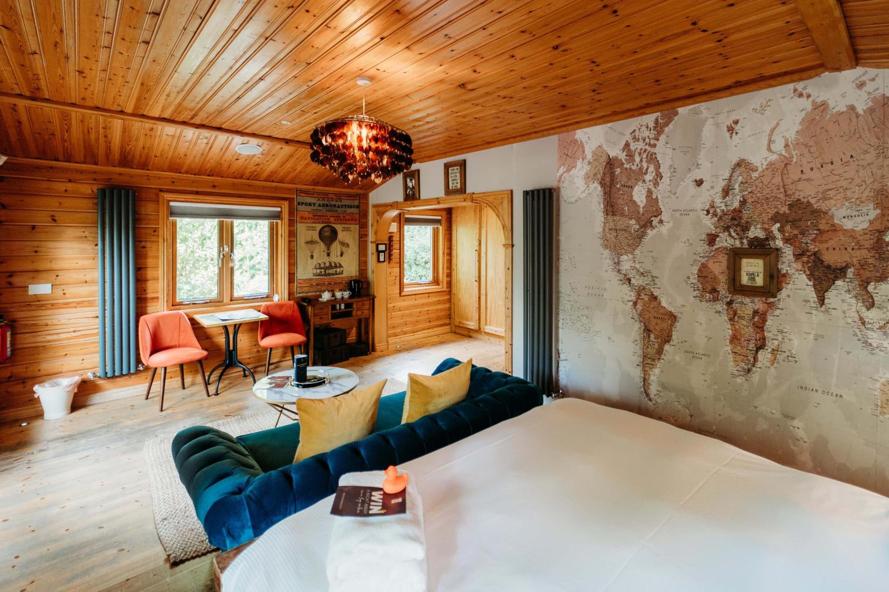 Bazare Log Cabin, Whinstone View