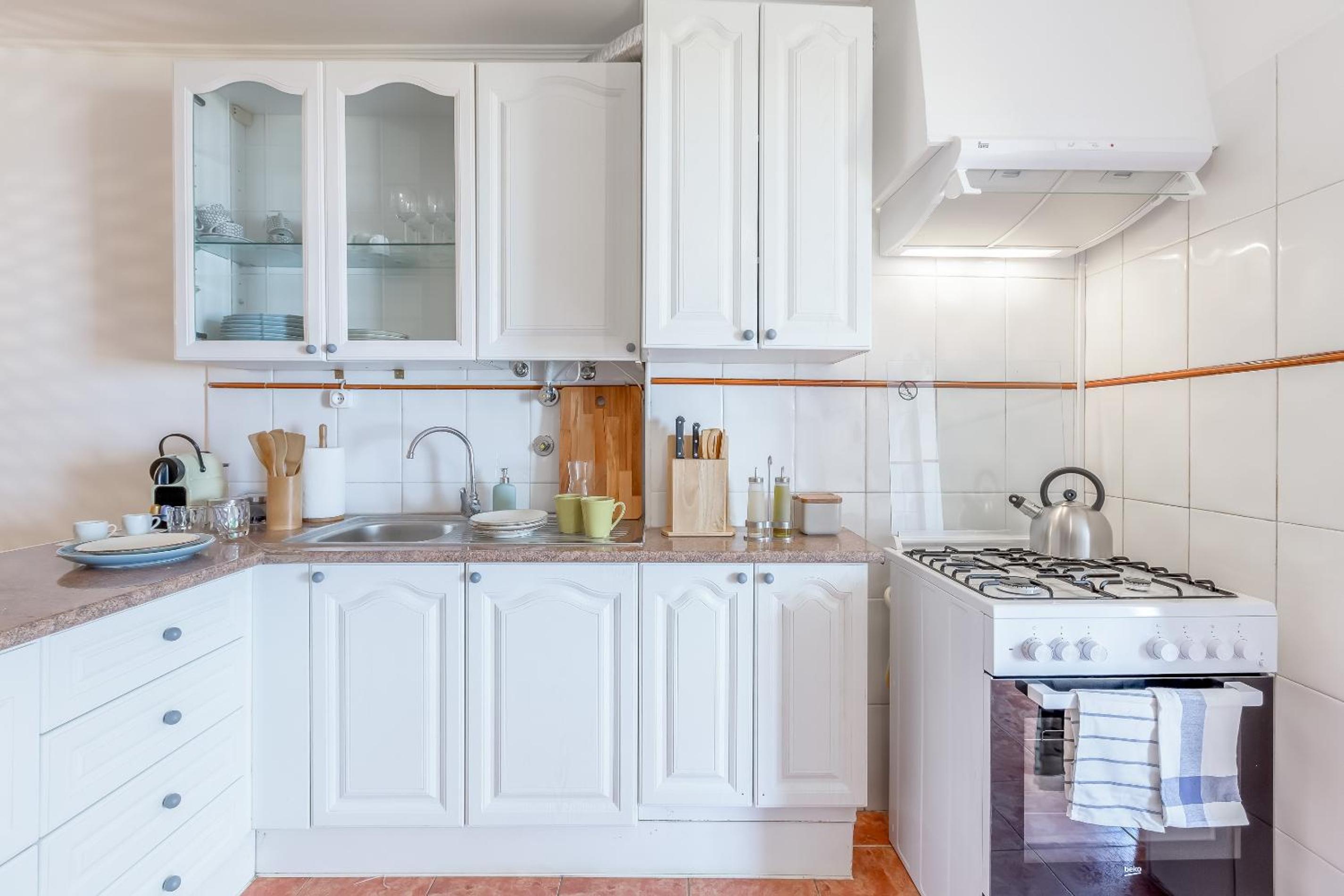 Alfama Central Apt With Open Air - Up to 30 guests view 5