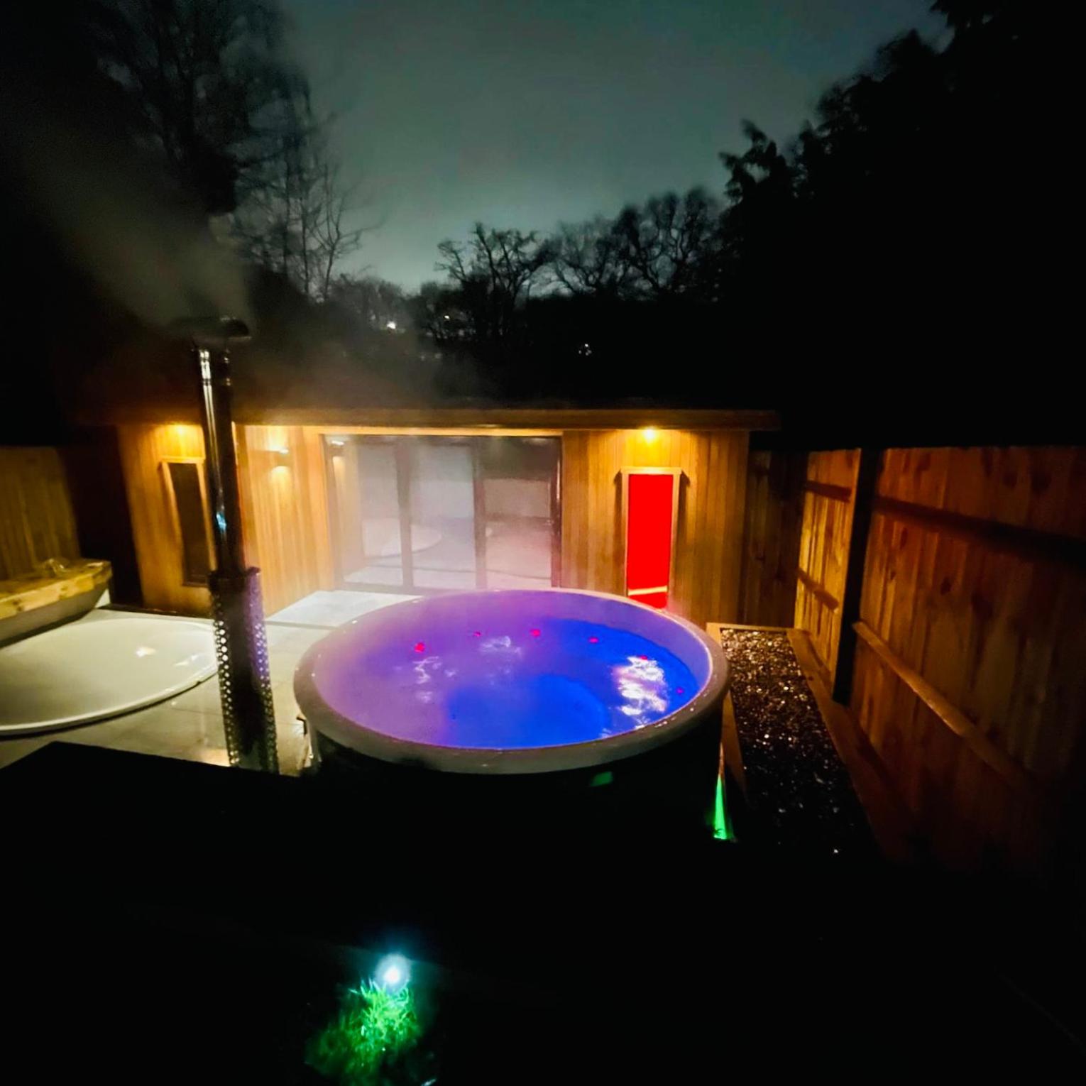 Peaceful retreat with hot tub and sauna