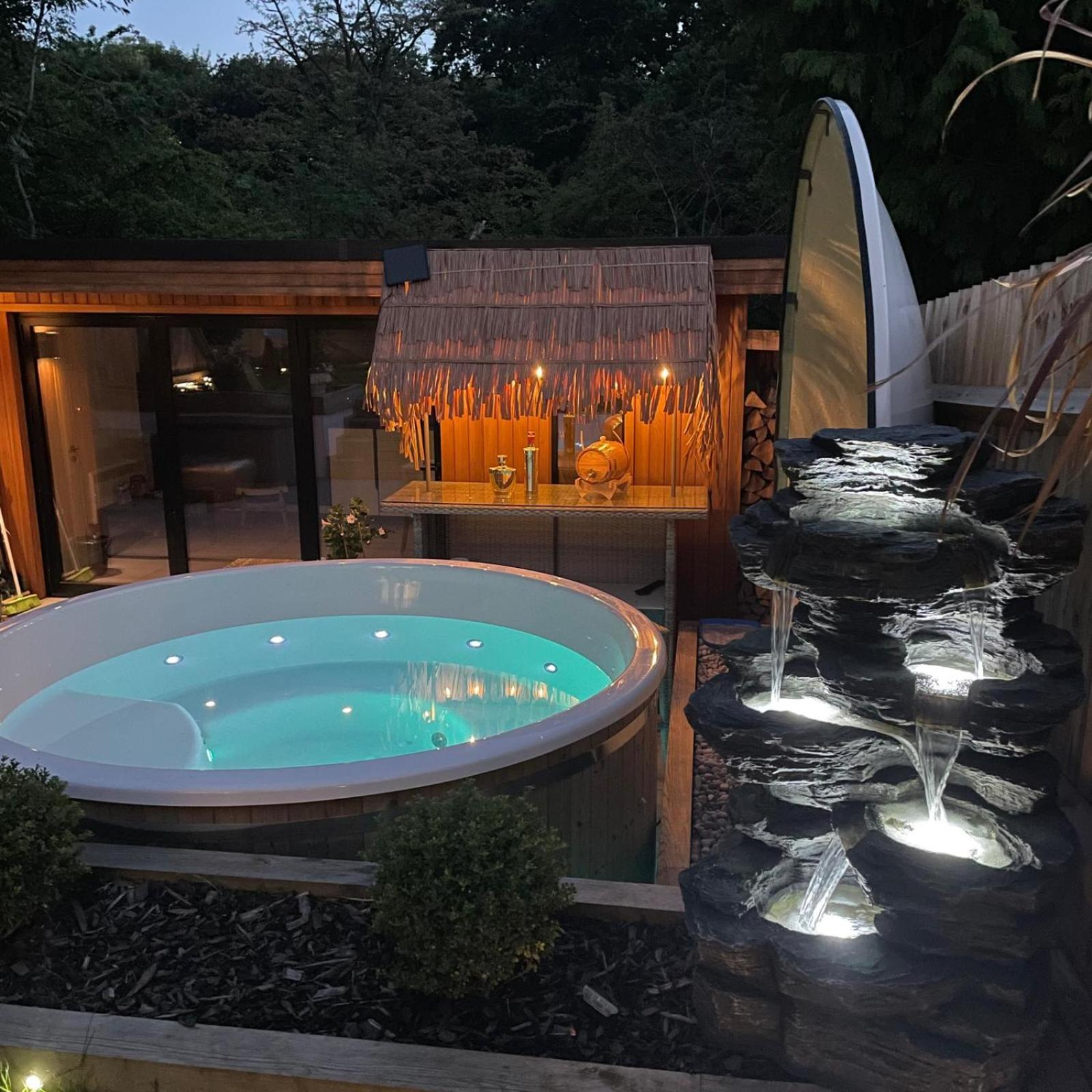Peaceful retreat with hot tub and sauna