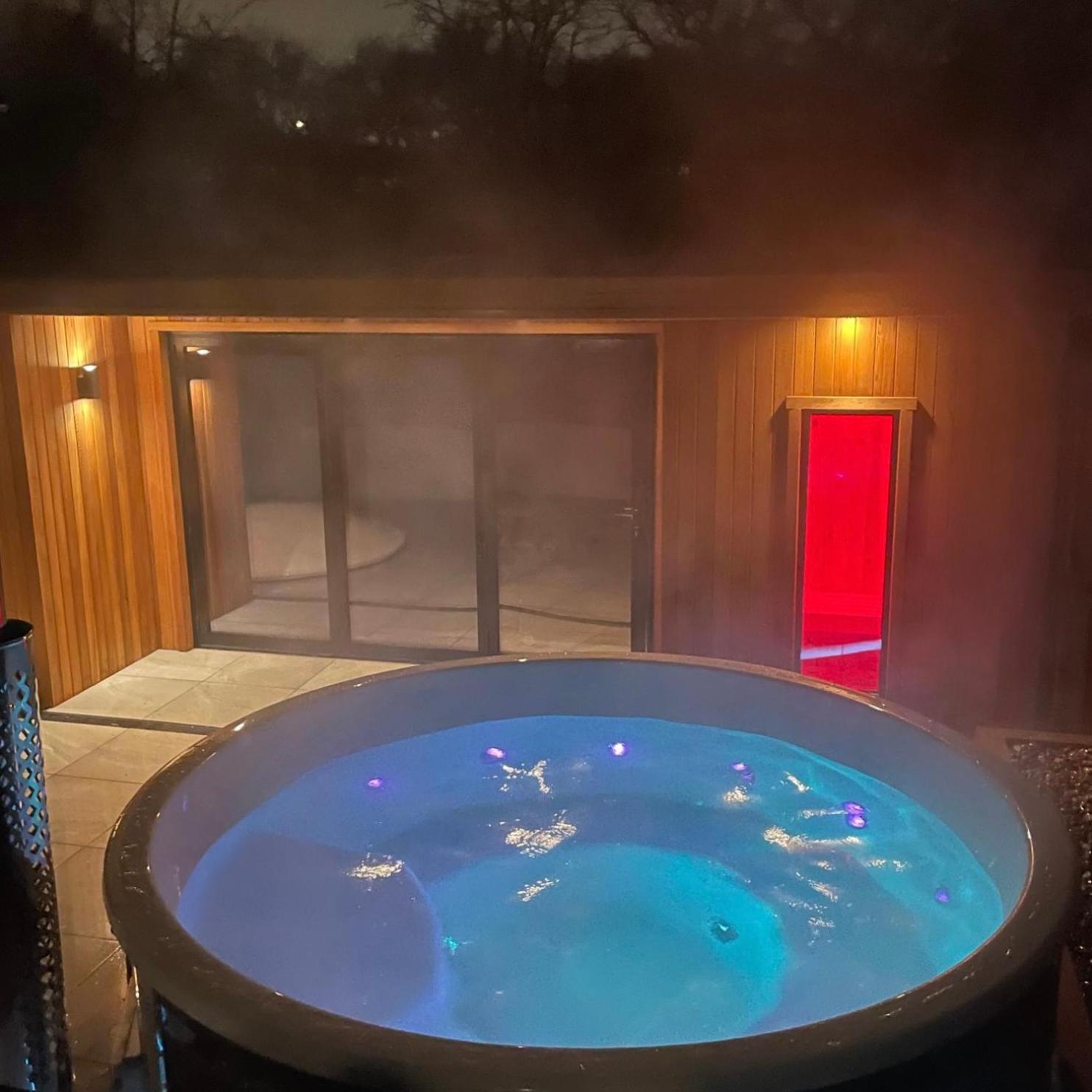 Peaceful retreat with hot tub and sauna