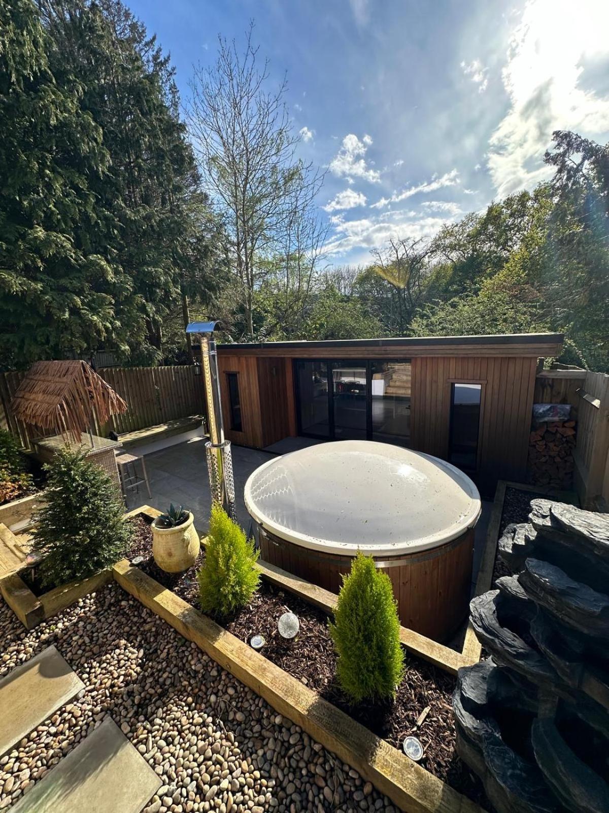 Peaceful retreat with hot tub and sauna