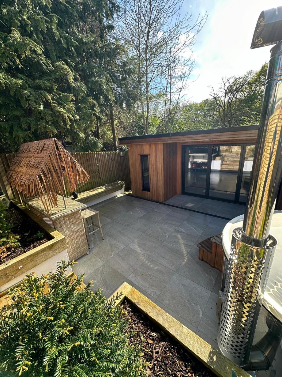 Peaceful retreat with hot tub and sauna