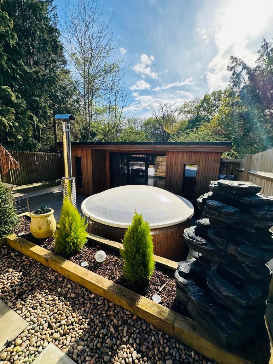 Peaceful retreat with hot tub and sauna