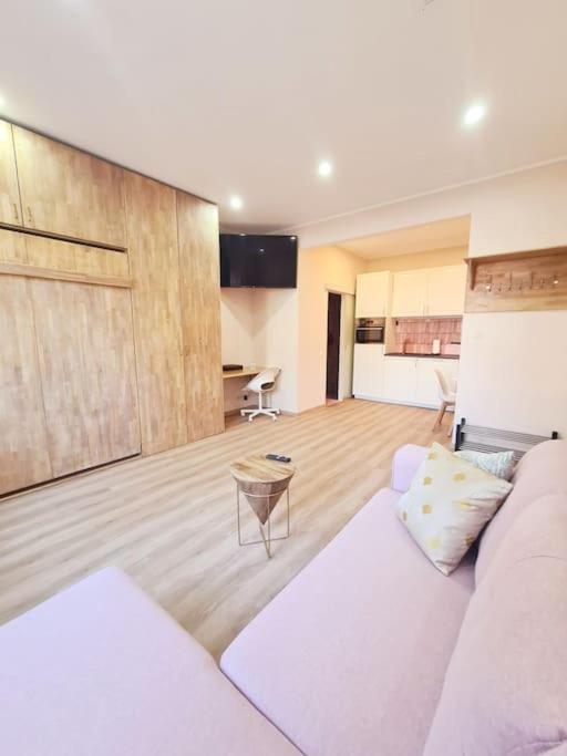 Magnolia Pink Studio New and fully equipped