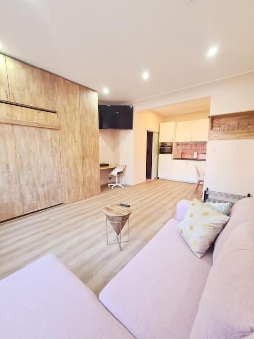 Magnolia Pink Studio New and fully equipped