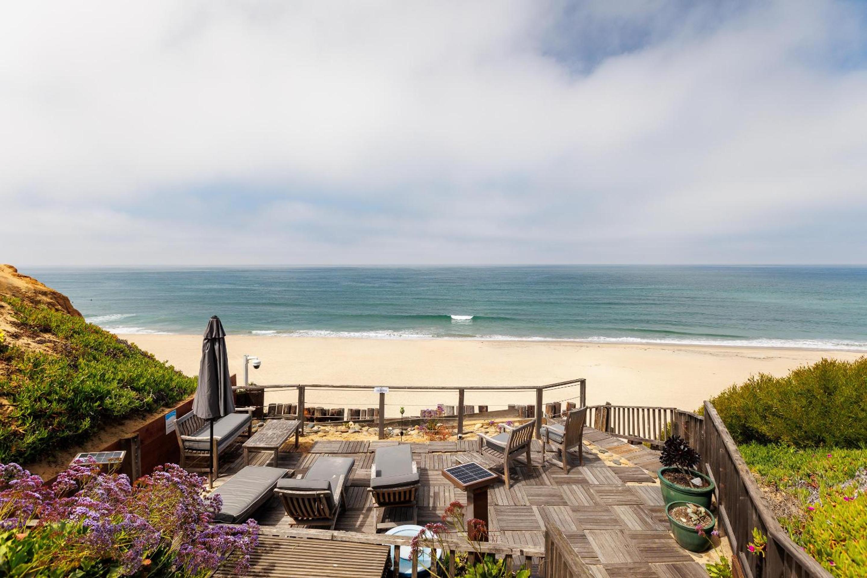 Last Minute Special - Steps to Beach Access + Pool view 2