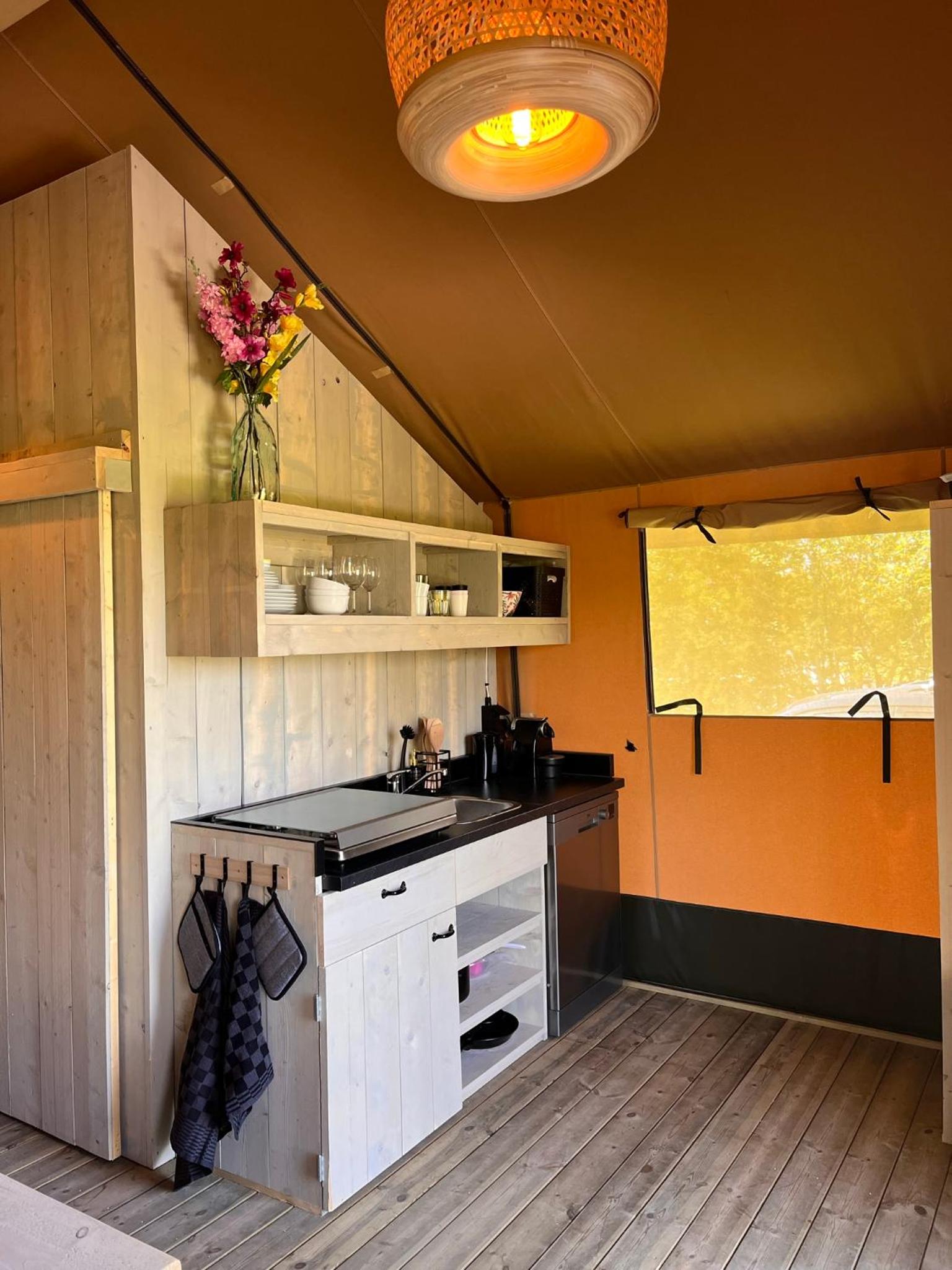 Safari Lodge Grou, luxe kamperen op een eiland! view 4