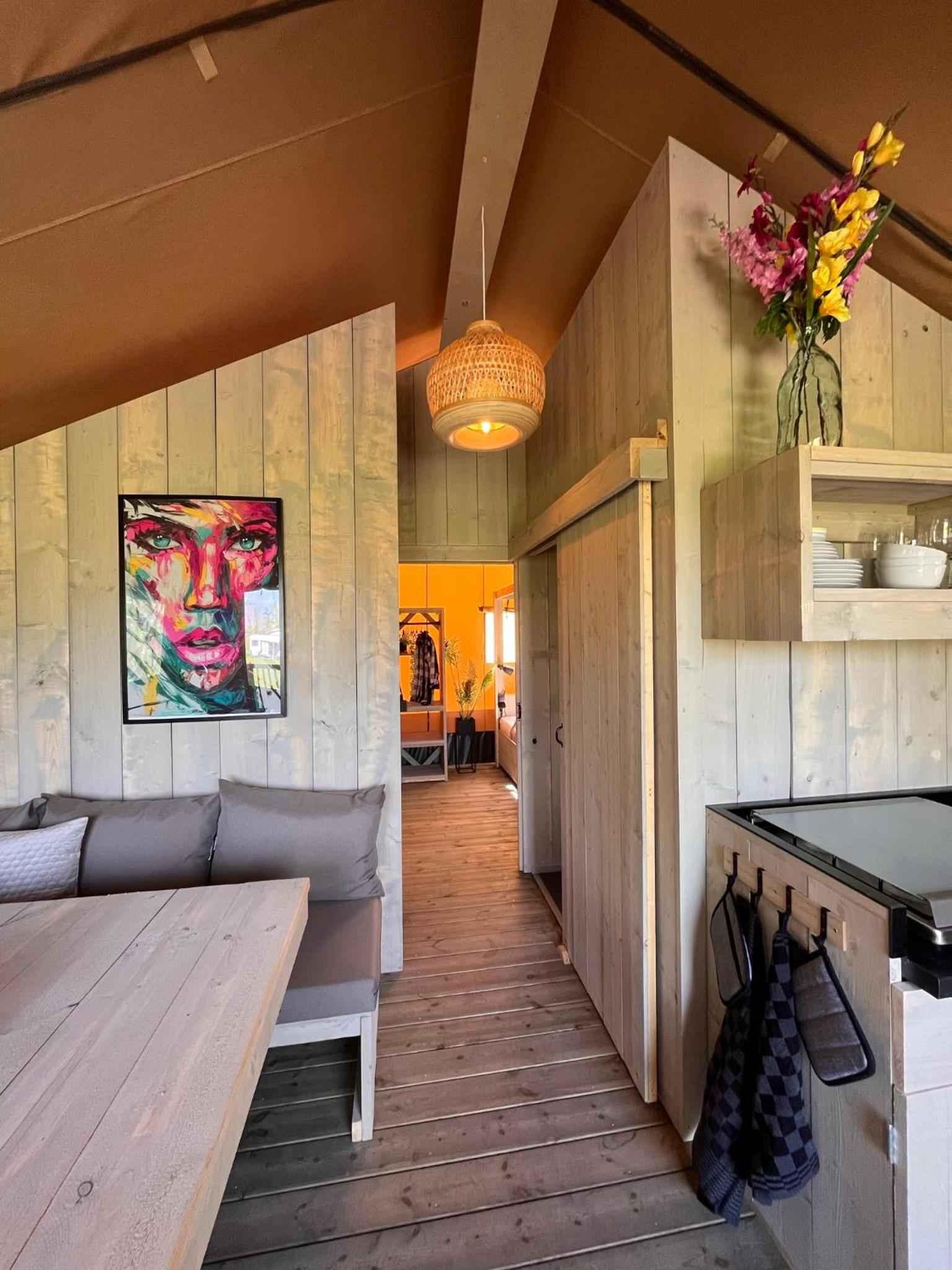 Safari Lodge Grou, luxe kamperen op een eiland! view 5