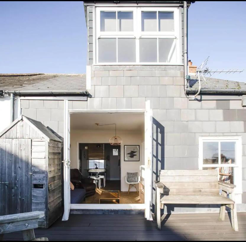 Falmouth Townhouse with Panoramic Sea View Terrace view 3