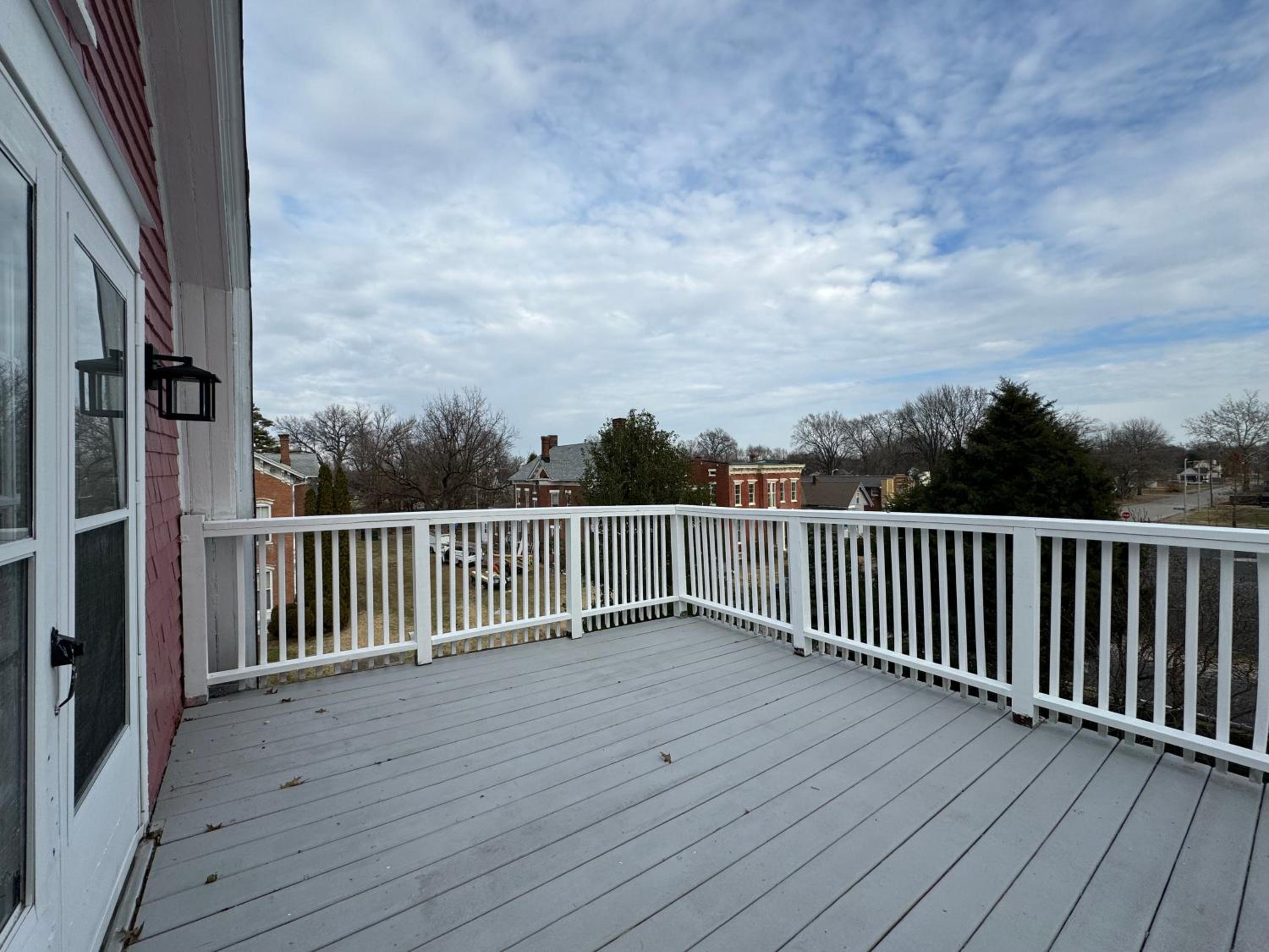 Hotel Evansville Holiday House - Image 1