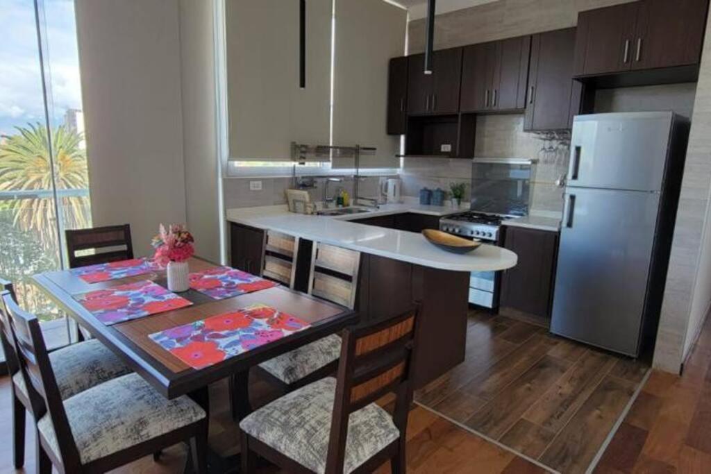 Hermoso departamento sobre Av. America cerca al Sombrero de Chola