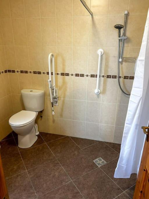 Marian Place House en Cahersiveen — bathroom