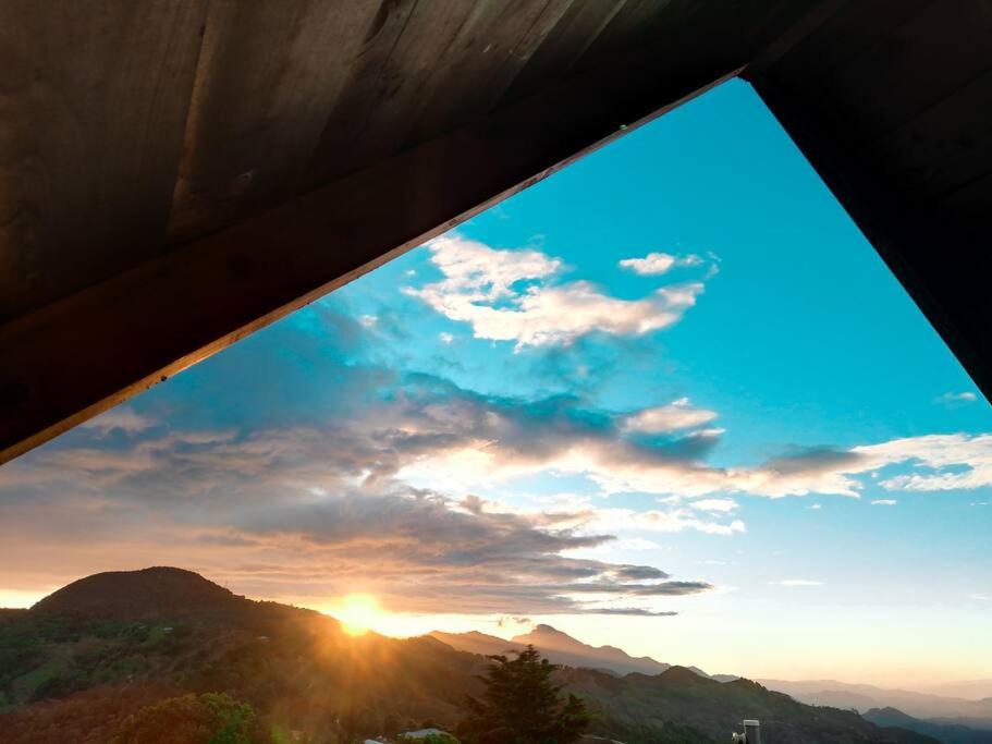 Cabaña Monarca – The BEST View in The Area!