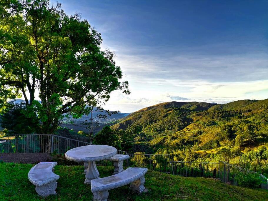 Cabaña Monarca – The BEST View in The Area!