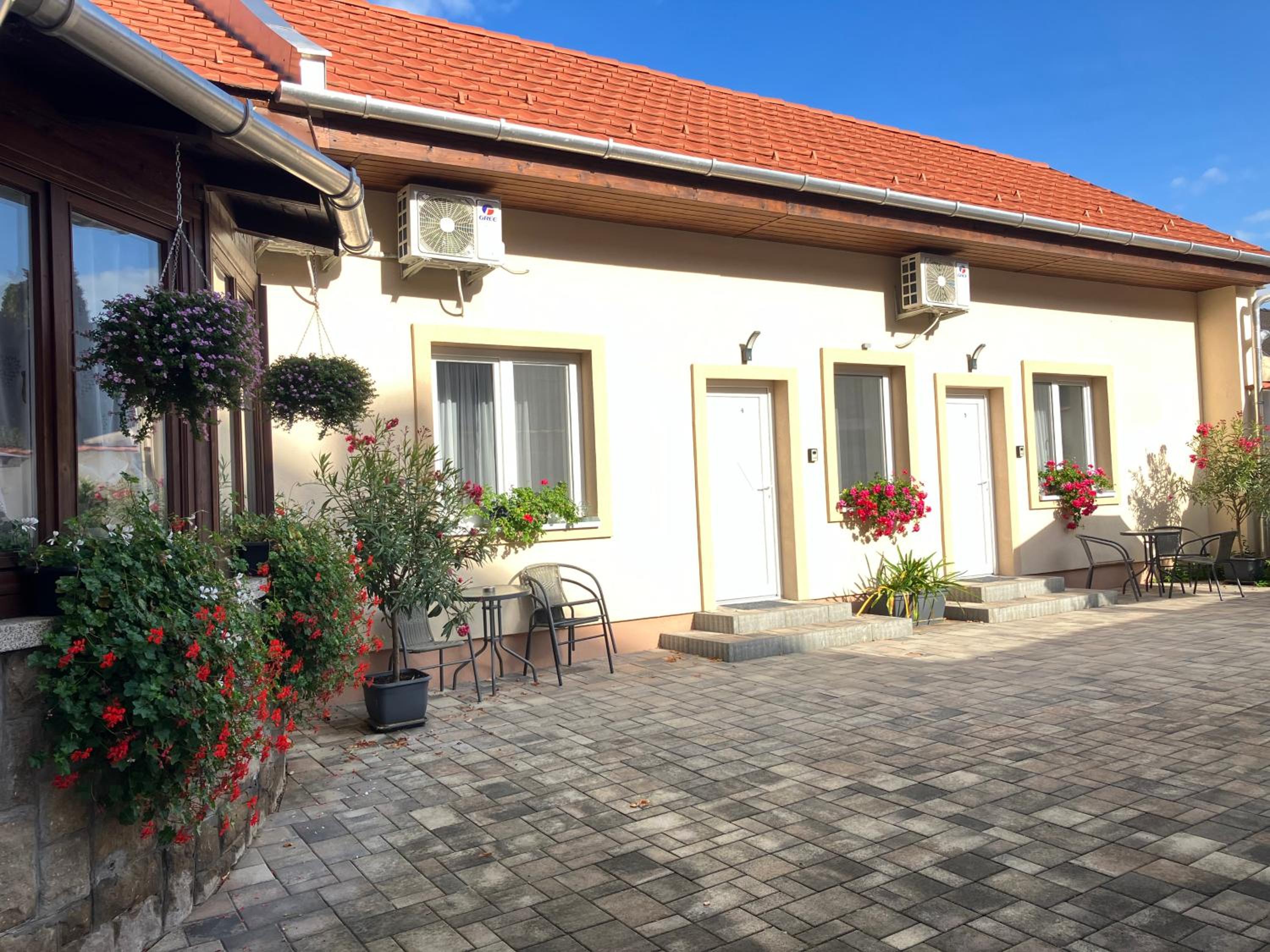ILLA Apartments