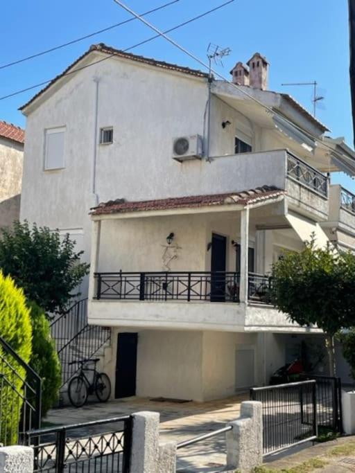 Lefki's House