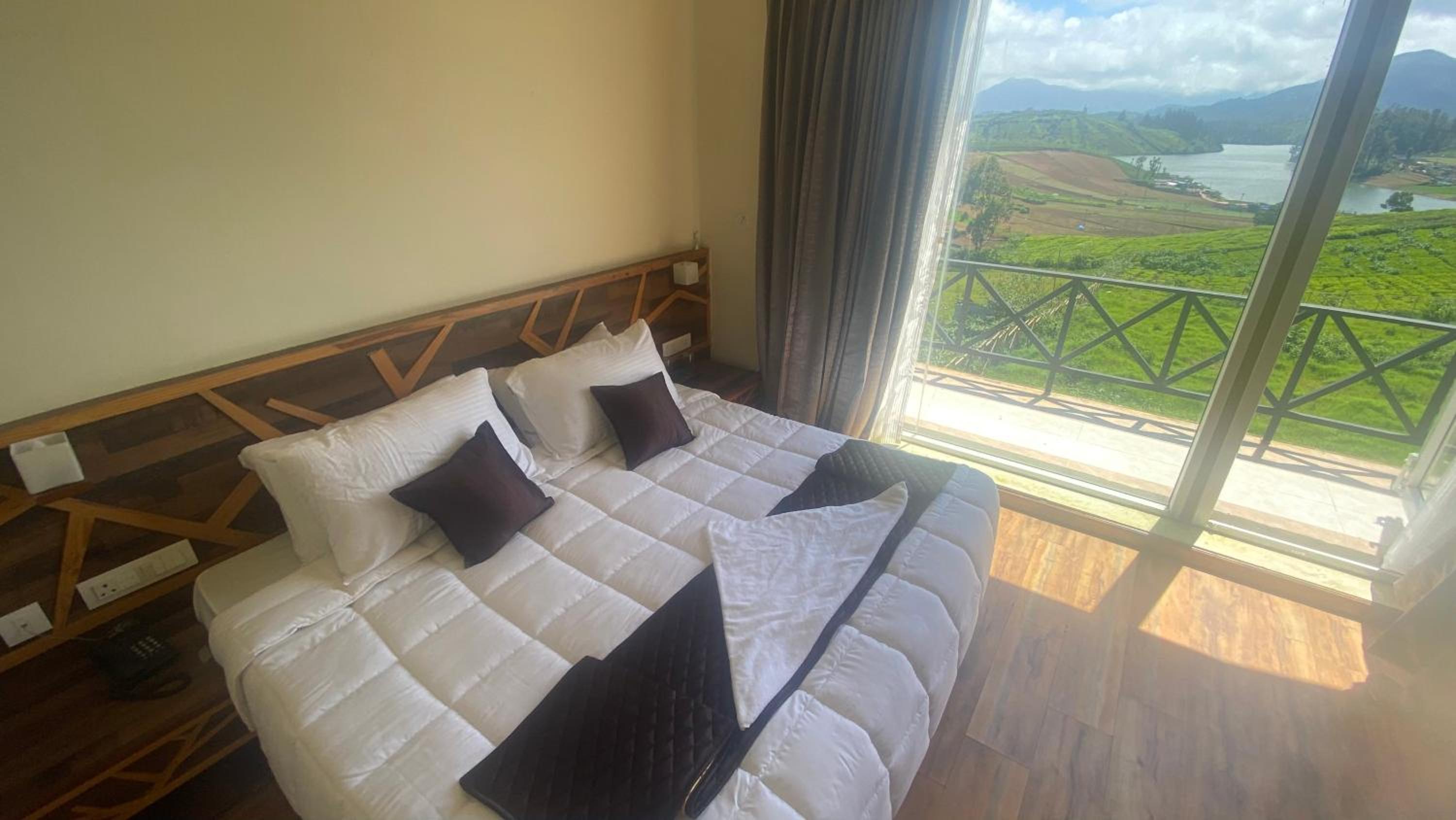 Willostays Emerald Lake Facing villa view 4