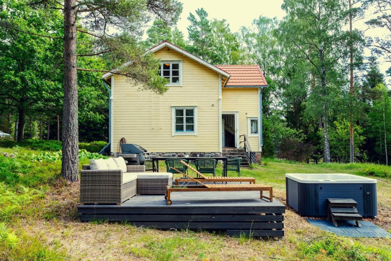 Villa Porkkala - Seafront Jacuzzi Nature Reserve