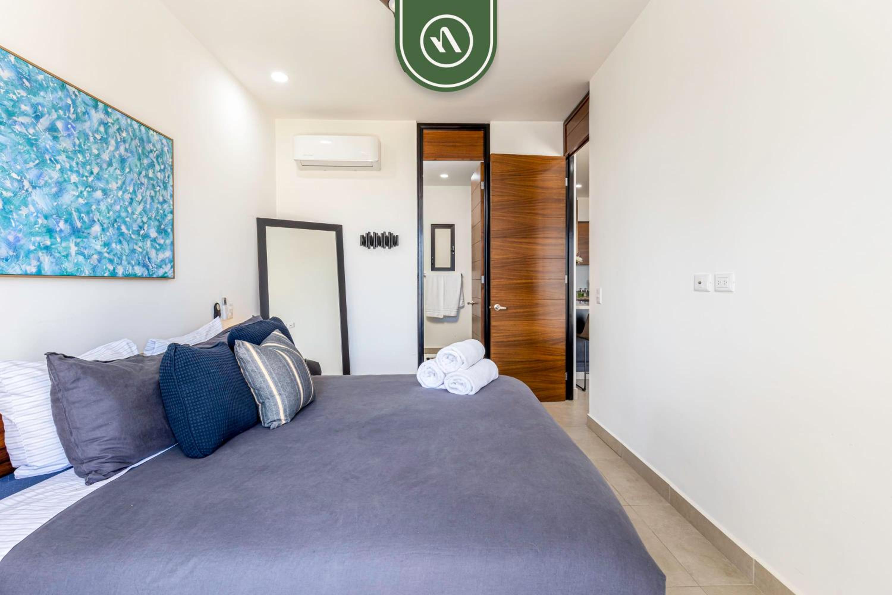 Amazing 2BR Condo with Rooftop pool - BBQ view 4