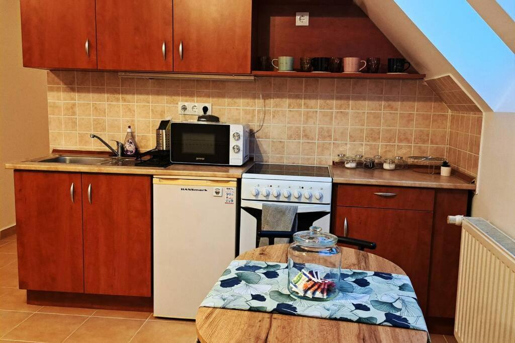 Zöld Orom Apartman Lakás view 2