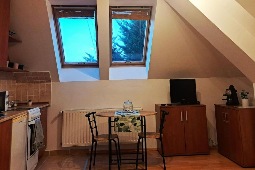 Zöld Orom Apartman Lakás view 3