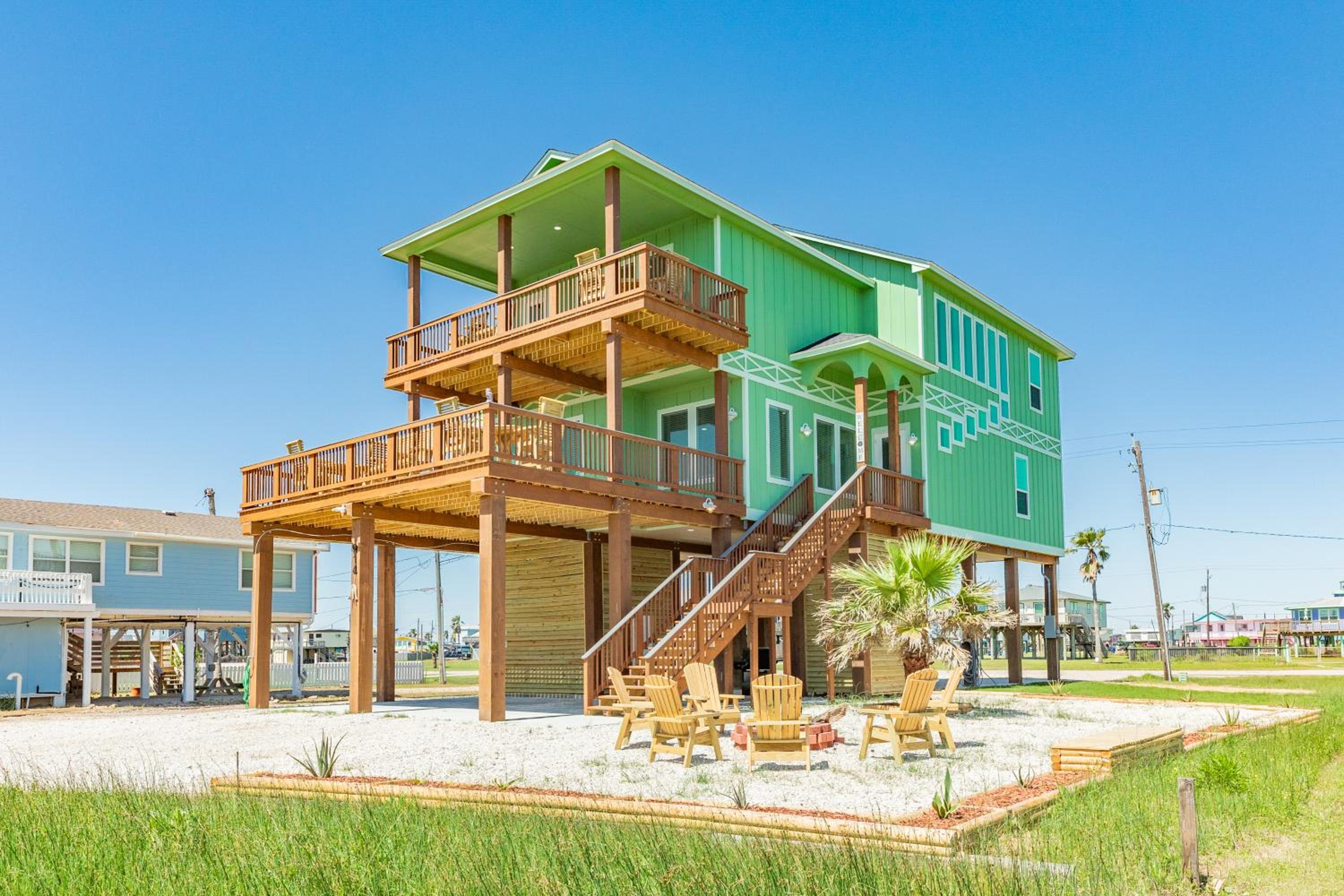 Sleeps 21 Minutes to the Beach - main view
